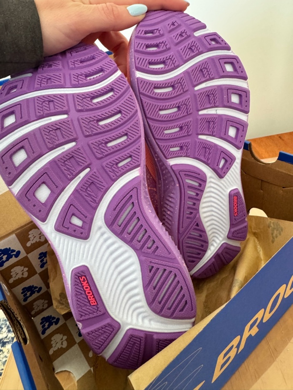 Brooks RunDisney Rapunzel 6.5 Wide - New in Box - Picture 4 of 5